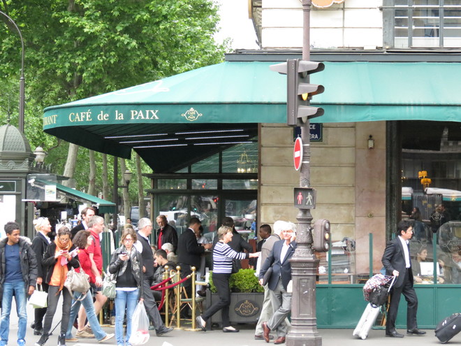Du lịch Paris qua các quán cà phê