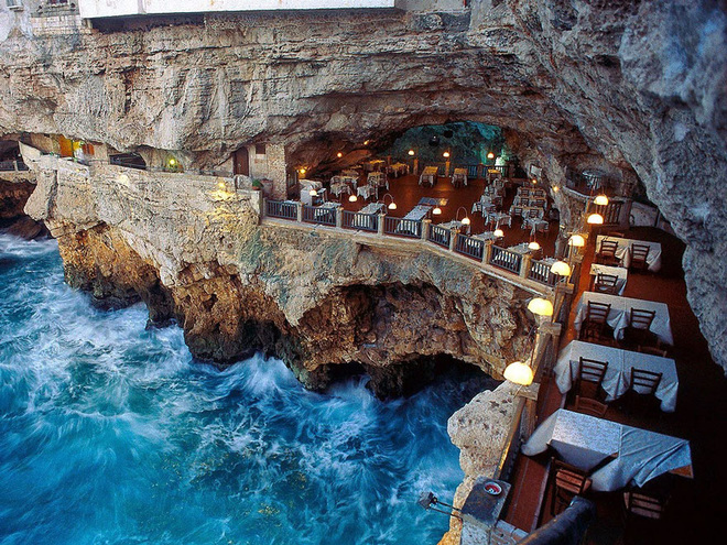 Nhà hàng trong hang động ở Italy đẹp nghẹt thở