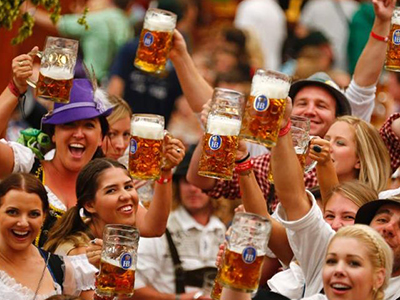 Tham dự lễ hội bia Oktoberfest ở Đức cùng DB Bahn