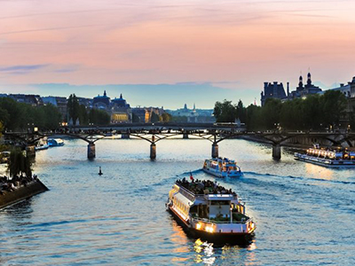 Muôn vẻ nhịp sống người Paris bên hai bờ sông Seine