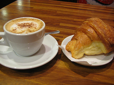Cappuccino và cornetto – Ăn sáng kiểu Ý