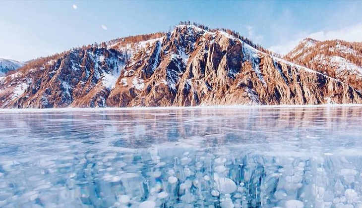 Ngắm hồ Baikal đóng băng tuyệt đẹp vào mùa đông